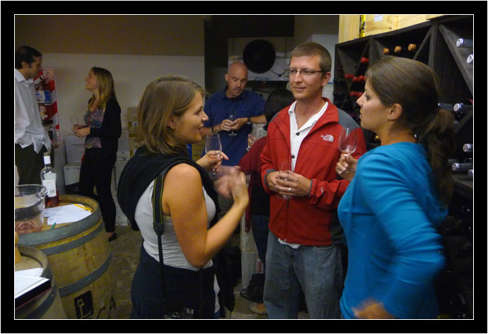 Conversations at 0800-Vino Luhán Zoo